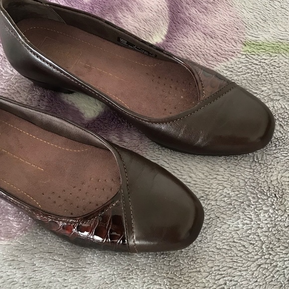 Clarks Women’s Caswell Eternity Leather Pump - Picture 10 of 12